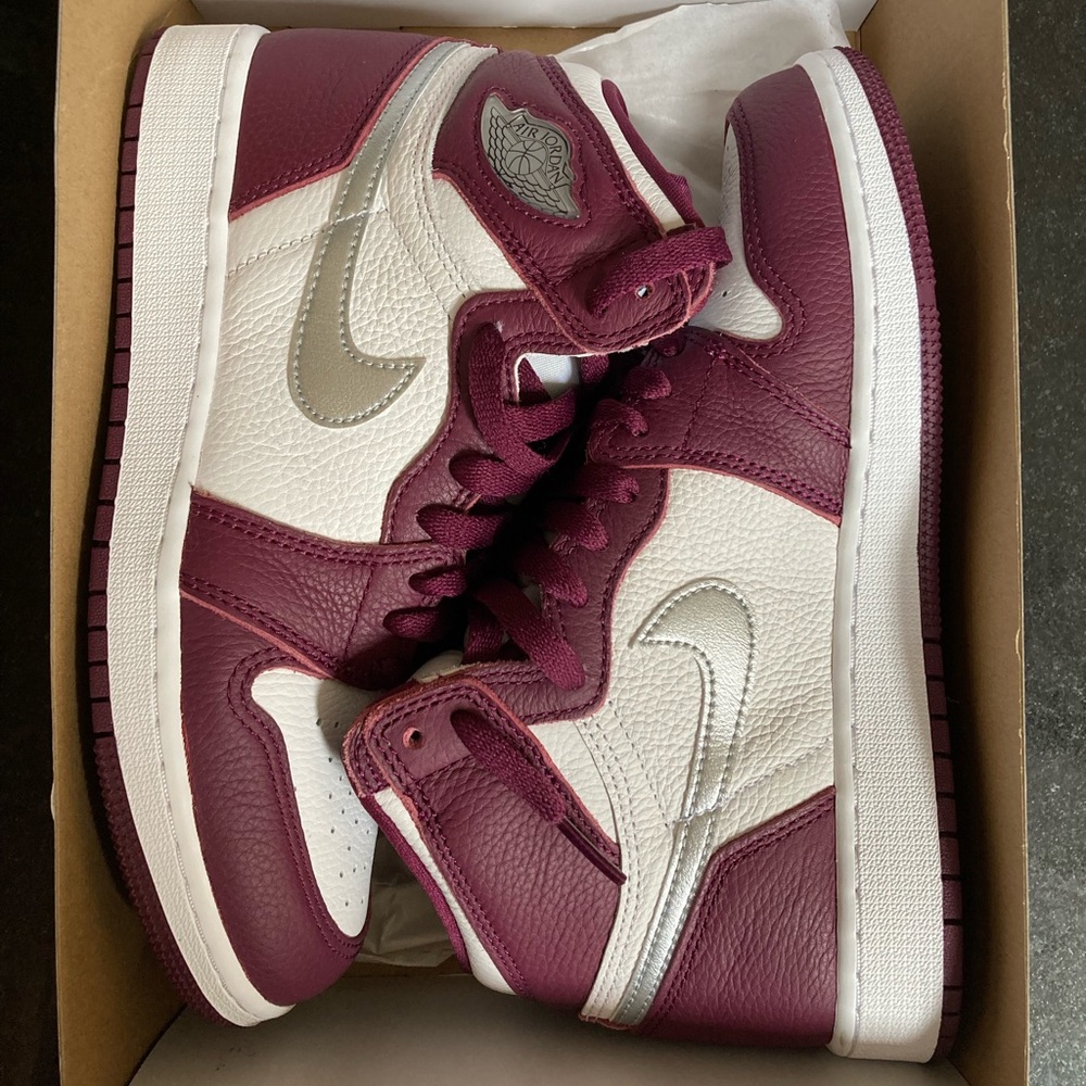 Jordan 1 High OG Bordeaux (Grade School)